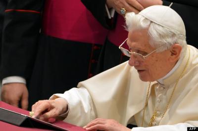 Le premier tweet du Pape